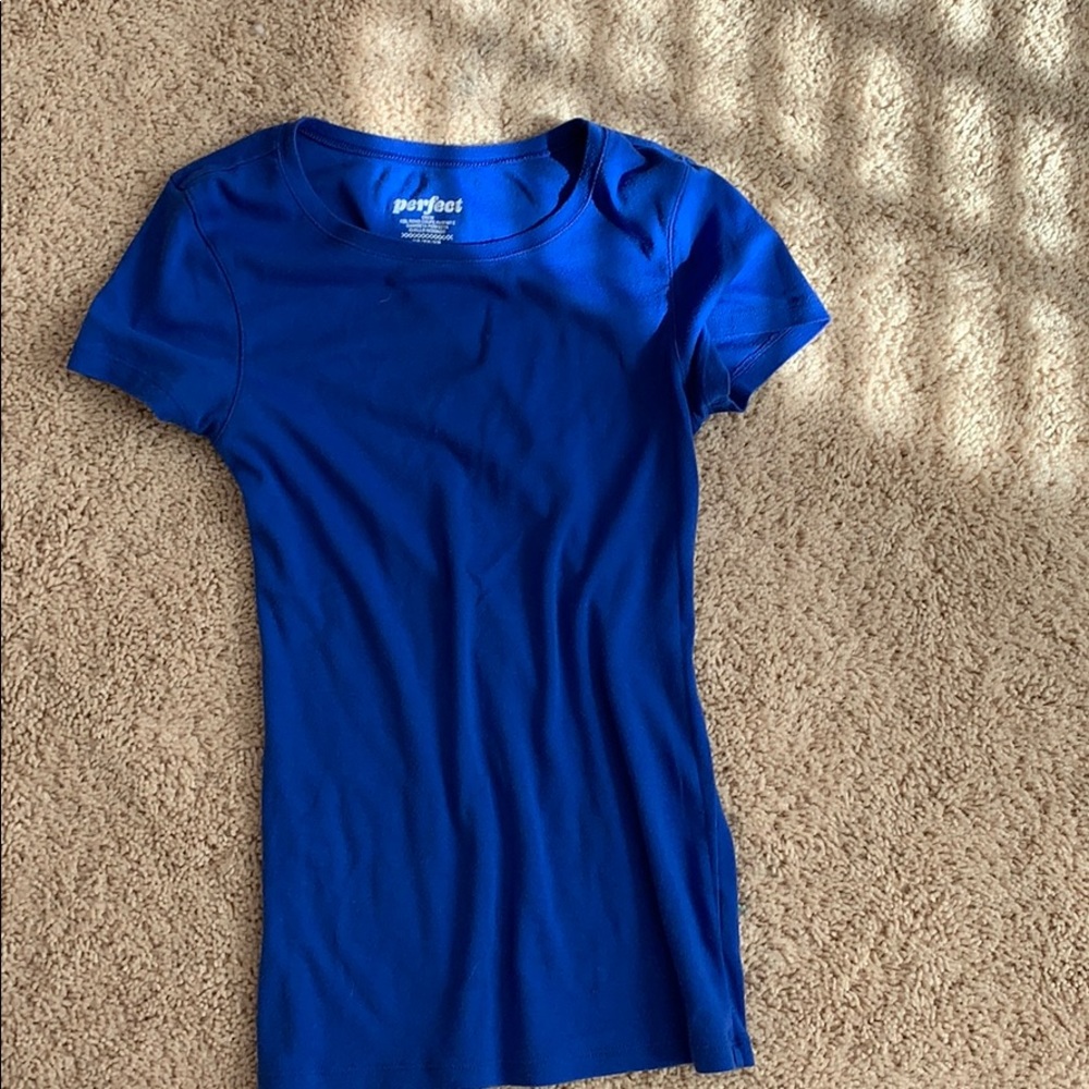 “Perfect” crew tee shirt worn but in amazing